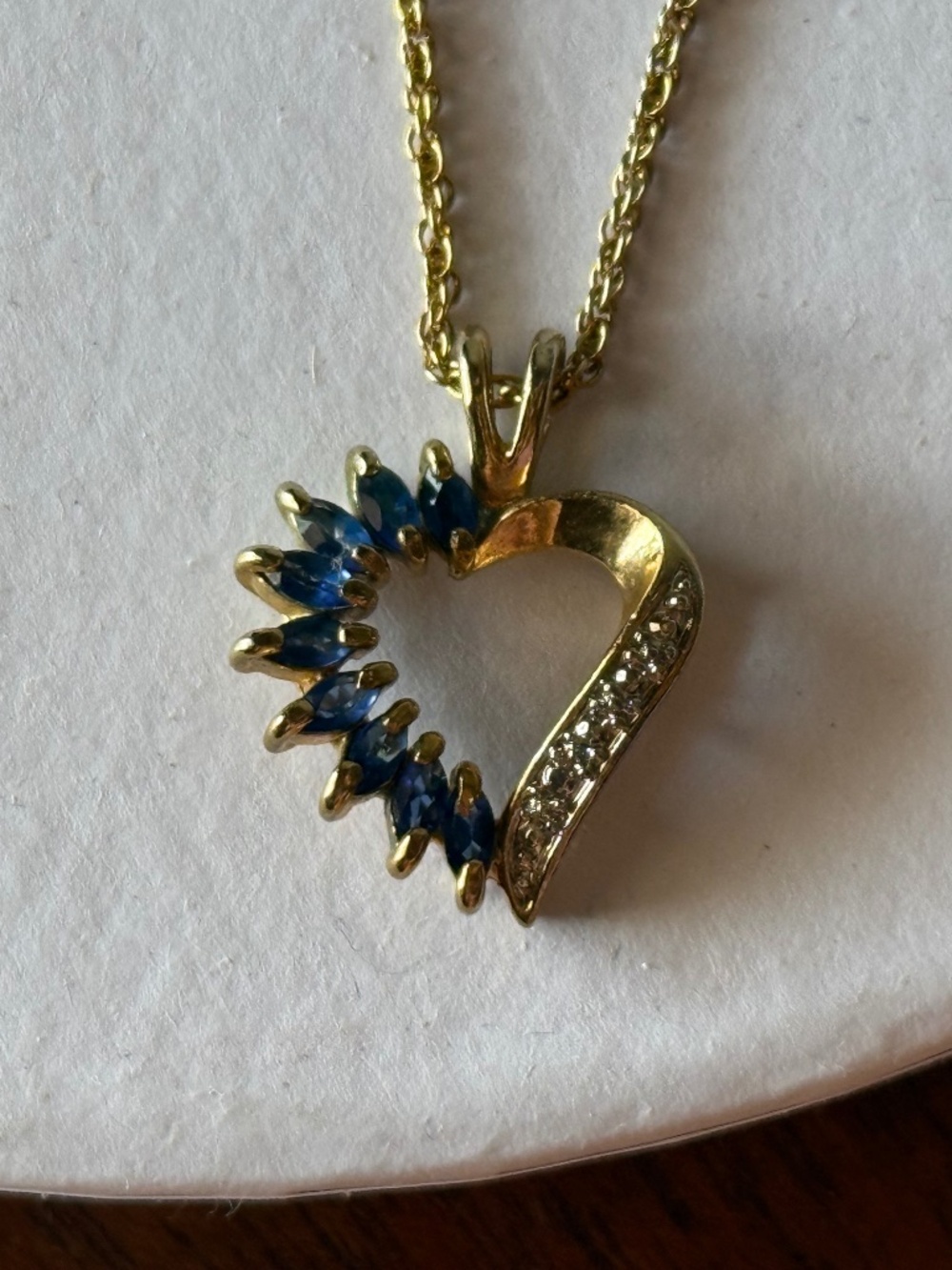 Vintage Avon Sapphire Heart pendant necklace